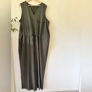 ✨ Athleta Sleeveless Utility Jumpsuit ✨